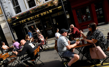 Europa enfrenta aumento de 100% de casos de covid-19 em duas semanas