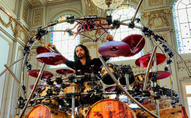 Aquiles Priester, um dos melhores bateristas do mundo, se apresenta no Criciúma Shopping