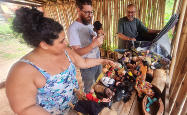 Bonequeiro de Nova Veneza faz vivencia no Terno de Reis em Minas Gerais