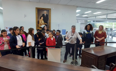 Içara: Balé e dança étnica encantam estudantes em visita à Galeria de Artes Caio Borges