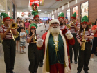 Chegada do Papai Noel abre temporada natalina no Shopping Della