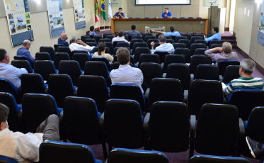 Prefeitos debatem medidas para driblar crise do coronavírus