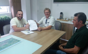 Siderópolis recebe mais um ônibus para transporte escolar