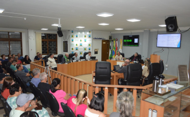 Por unanimidade, Câmara de Urussanga aprova investigação contra prefeito