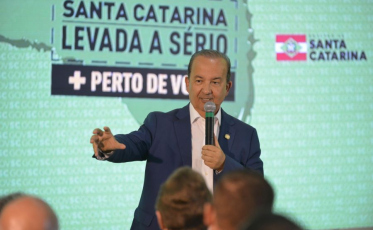 Jorginho Mello conversa com os 15 prefeitos da Amesc em Araranguá