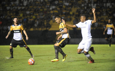 Figueirense aproveita a única chance e bate o Tigre