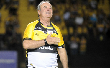 Levir Culpi é homenageado no Heriberto Hülse