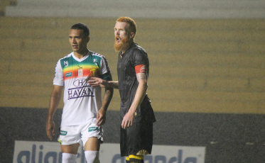 Criciúma cede o empate no final do jogo, mas permanece na Série C