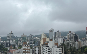 [Áudio] Céu nublado e pancadas de chuva nesta quarta-feira 