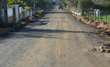 Seguem as obras de pavimentação da Rua Madre Tereza de Jesus