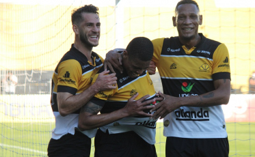 Sai ZICA! Tigre quebra tabu e reassume liderança na Série C