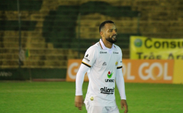 Hélder comemora gol e vitória fora de casa: 