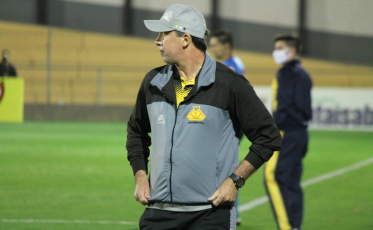 Baier diz que time precisa ter mais personalidade ao jogar fora de casa