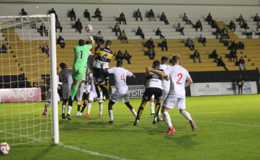 Na volta da torcida, Tigre perde para o Hercílio Luz