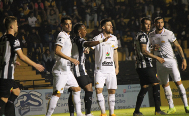 Com dois a menos, Tigre segura o empate com o Botafogo-PB