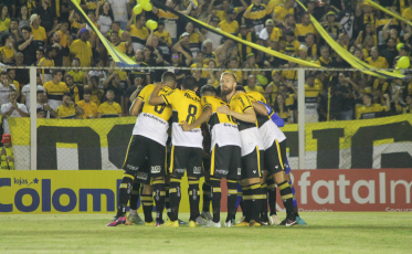 Com um a menos, Criciúma empata com Hercílio Luz fora de casa