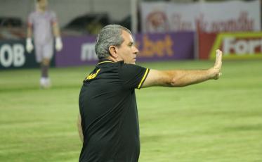 Com Cláudio Tencati no comando, Criciúma nunca perdeu por três gols de diferença