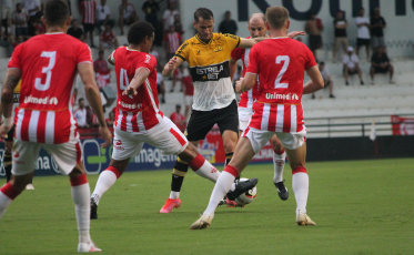 Assista à atuação do VAR durante a anulação do gol do Hercílio Luz em Criciúma