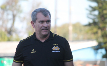 “O árbitro inventou o pênalti, não adianta me dizer o contrário”, diz Tencati após empate