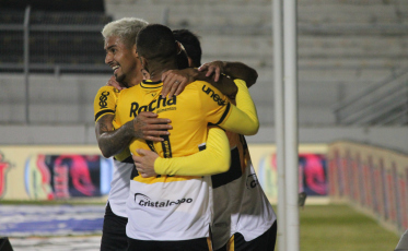 Com gols de Marcelo Hermes e Fellipe Mateus, Criciúma vence a Ponte Preta