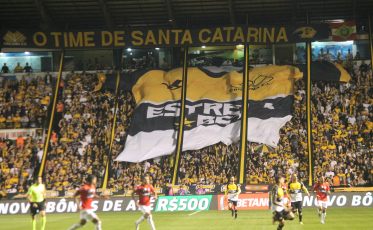 Criciúma brilha no segundo tempo, marca três gols e garante pontuação em casa