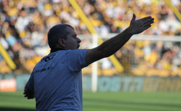 Cláudio Tencati cita dificuldade contra Mirassol e exalta poder de superação da equipe