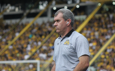 ​​​​​​​“Isso é amor, isso é paixão!”, exalta Tencati após acesso do Criciúma á Série A 