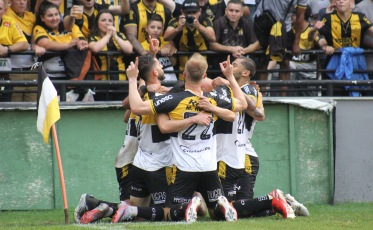 Criciúma 3 x 0 Botafogo/SP: nos últimos minutos, Tigre marca mais dois gols e torcida vai à loucura