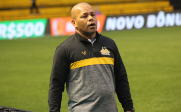 Aléssio elogia o trabalho coletivo do Criciúma após vencer o Vitória