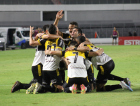 Criciúma vence fora de casa após três meses e cola no G4