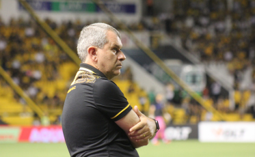 Tencati vê adversários motivados diante do Criciúma: “querem oportunidade”