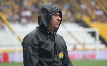 Tencati projeta cerca de sete jogos para voltar ao ritmo físico dos atletas