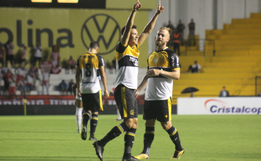 Criciúma controla e vence o Hercílio Luz