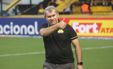 Tencati enaltece equilíbrio defensivo do Criciúma