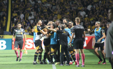 Gustavo defende pênalti nos acréscimos, Criciúma vence o Hercílio Luz e classifica no Catarinense