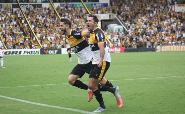 Nos pênaltis, Criciúma segura o Barra e garante vaga na decisão do Catarinense