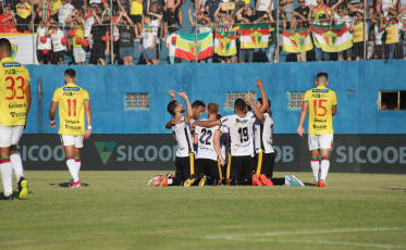 Criciúma vence o Brusque por 2 a 1 no primeiro jogo da final do Campeonato Catarinense