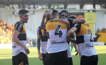 Criciúma supera a Chapecoense e mantém liderança no Catarinense