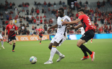 Criciúma sofre a virada do Athletico-PR e perde o quinto jogo seguido