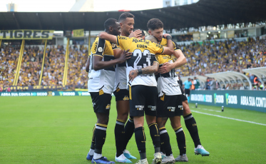 Com gols de Barreto e Arthur Caíke, Criciúma vence o Botafogo
