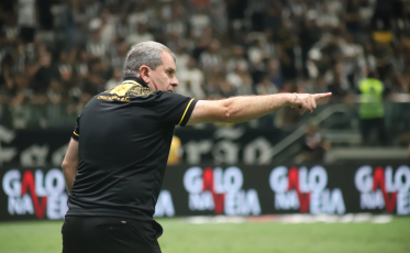 Tencati elogia jogadores e se diz feliz com a postura da equipe