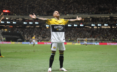 Criciúma sai atrás e busca o empate contra o Atlético-MG