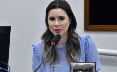 Carol De Toni celebra candidatura ao Senado pelo PL e diz: 'Encerramos essa novela'