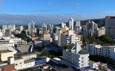 [Áudio] Final de semana marcado por nebulosidade e ventos fortes em Criciúma