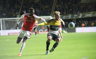 Criciúma domina o segundo tempo e busca o empate contra o Internacional