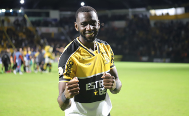 Criciúma fez 20 contratações no ano e teve a saída de nove jogadores