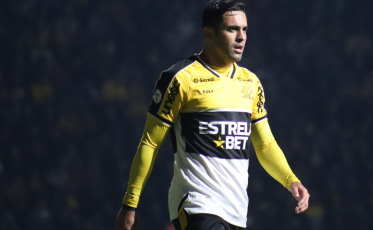 Eder alcança a marca de 100 jogos pelo Criciúma