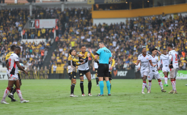 Criciúma perde para o Vitória e chega ao quinto jogo sem vencer