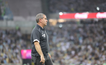 Tencati exalta disciplina de jogadores e afirma: “foi uma equipe competitiva, aguerrida e ousada”