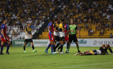 Com polêmica de arbitragem, Criciúma empata com o Marcílio Dias
